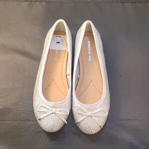 BRAND NEW ANDIAMO BALLET FLAT WITH BOW